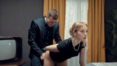 Blonde Bella Spark Takes Big Dick with No Resistance, Ends in Creampie
