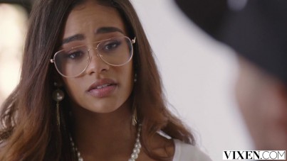 Teen Ebony Babe Scarlit Scandal's Interracial Home Invasion
