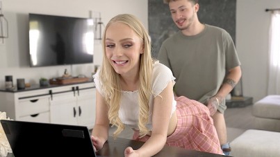 Brotherly Love: Blonde Braylin Bailey's Intense Blowjob and Cumshot Finale