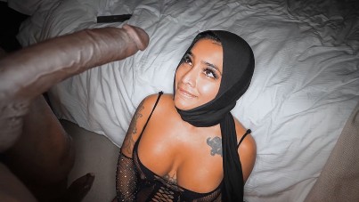 Will It Fit? Yasmina Khan's Big Challenge with a Massive Cock