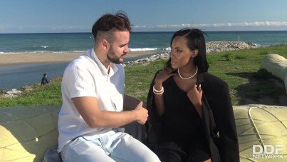 Ebony Goddess Noe Milk Rewards Stranger with a Sensational Blowjob Outdoors