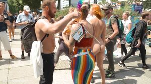 Daring Dolly Dyson Strips Down at Berlin CSD: A Public Solo Spectacle