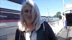 Daring Outdoor Blowjob in Public - Lisse's Risqué Adventure