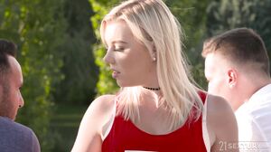 Blonde Bombshell'S Wild Poker Game Turns Into Hardcore DP Action's Cam show and profile