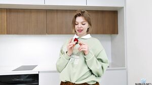 Winter'S Solo Play: Lips And Hips In Motion's Cam show and profile