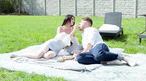 Simple Picnic Turns Into a Steamy Hardcore Session