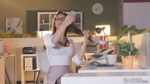 Office Seduction: Nina North'S Hardcore Blowjob In Torn Stockings's Cam show and profile