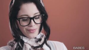 Noelle Easton Gets Soaked In Hardcore Office Action's Cam show and profile