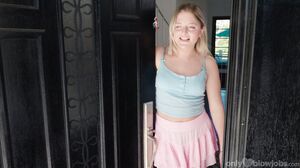 Teen Sensation Delivers a Mind-Blowing Deepthroat Experience