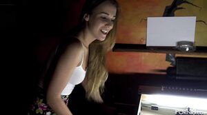 Knock Knock Surprise: Hardcore Thrills And Sensual Blowjobs's Cam show and profile