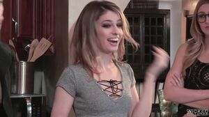 Blonde Beauties Elsa Jean And Alexa Grace In A Steamy Lesbian Encounter's Cam show and profile