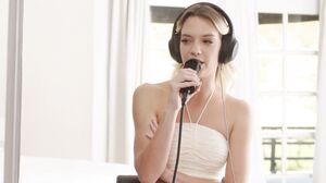 Blonde Bombshells: Charlotte And Kenna'S Blind Date Delight's Cam show and profile