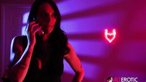Sultry Seduction: Parker Skyes Heats Up In A Sleazy Motel Room's Cam show and profile