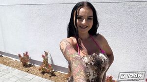 Busty MILF Payton Delivers A Friendly Blowjob's Cam show and profile
