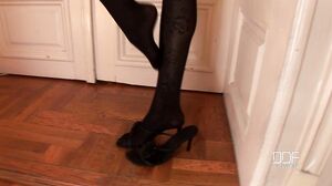 Brunette Beauty'S Solo Masturbation: Sinfully Delicious From Head To Toe's Cam show and profile