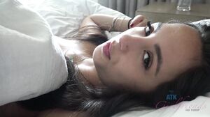 Brunette Bombshell Delivers Intense Hardcore Blowjob at Home
