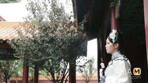 Queen's Forbidden Passion: Seduced by Her Loyal Guard