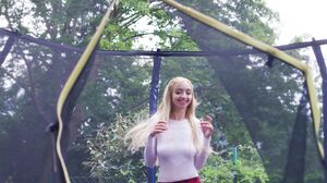 Leila's Steamy Jumping Solo Masturbation Session