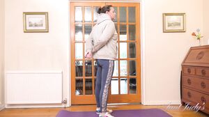 Mature MILF Eva Jayne's Intense Solo Masturbation Tease
