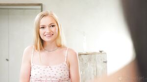 Stepmom's Seductive Touch: Intense Fingering and Pussy Licking Ecstasy