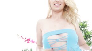 Blonde Teen Sierra Nicole Slurps Every Inch in a 1000 Facials Blowjob