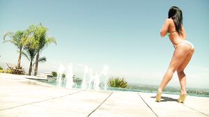 Curvy Goddess Jayden Jaymes Deepthroats and Gets Pounded Hard