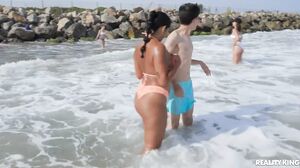 Curvy Ecuadorian Babe Craves Beachside Dick in Her Soaking Wet Pussy