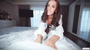 Sloppy Morning Blowjob From a Naughty Teen Amateur