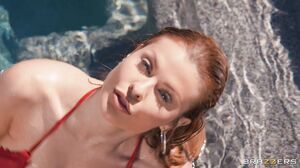 Summer Snatch 2: Elly Clutch Takes It Hard Outdoors