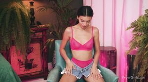 Get Up Close and Personal with This Stunning Solo Tease