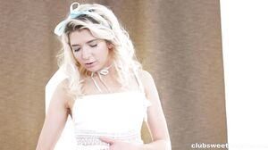 Taking nasty pictures 2: Blonde bombshell's hardcore blowjob adventure
