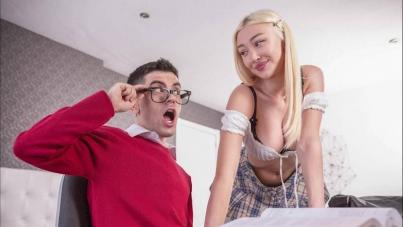 Blonde Bombshell Frances Bentley Shows Off Her Massive Ass in Homemade Action