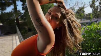 Busty Curvy Hottie Squirts Wildly in Deep Anal Penetration and Face-Cumming Finish