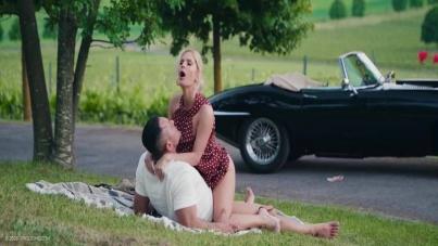 Blonde Beauty Gets Naughty in the Great Outdoors