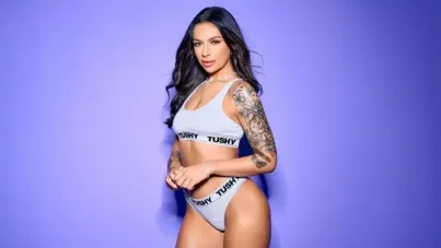 Surprise Anal Booty Call With April Olsen's Perfect Curves