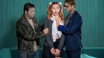 Oops! She Did It Again - Della Earns Her Career With Her Throat